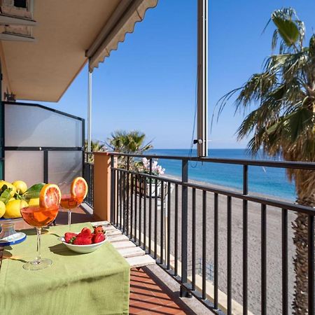 Loft Balcone Sul Mare Apartment Letojanni Exterior photo