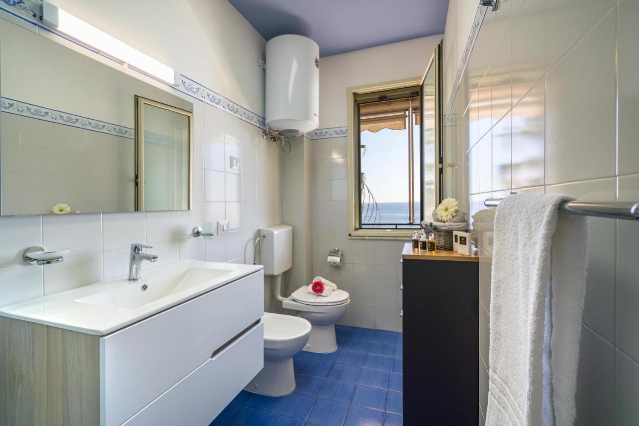 Loft Balcone Sul Mare Apartment Letojanni Exterior photo