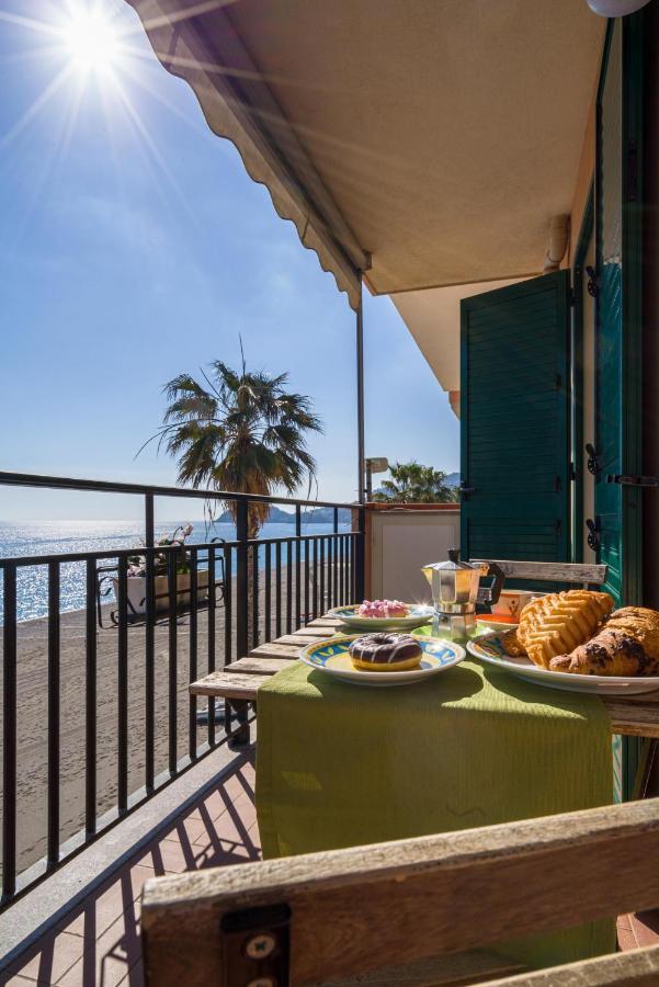 Loft Balcone Sul Mare Apartment Letojanni Exterior photo