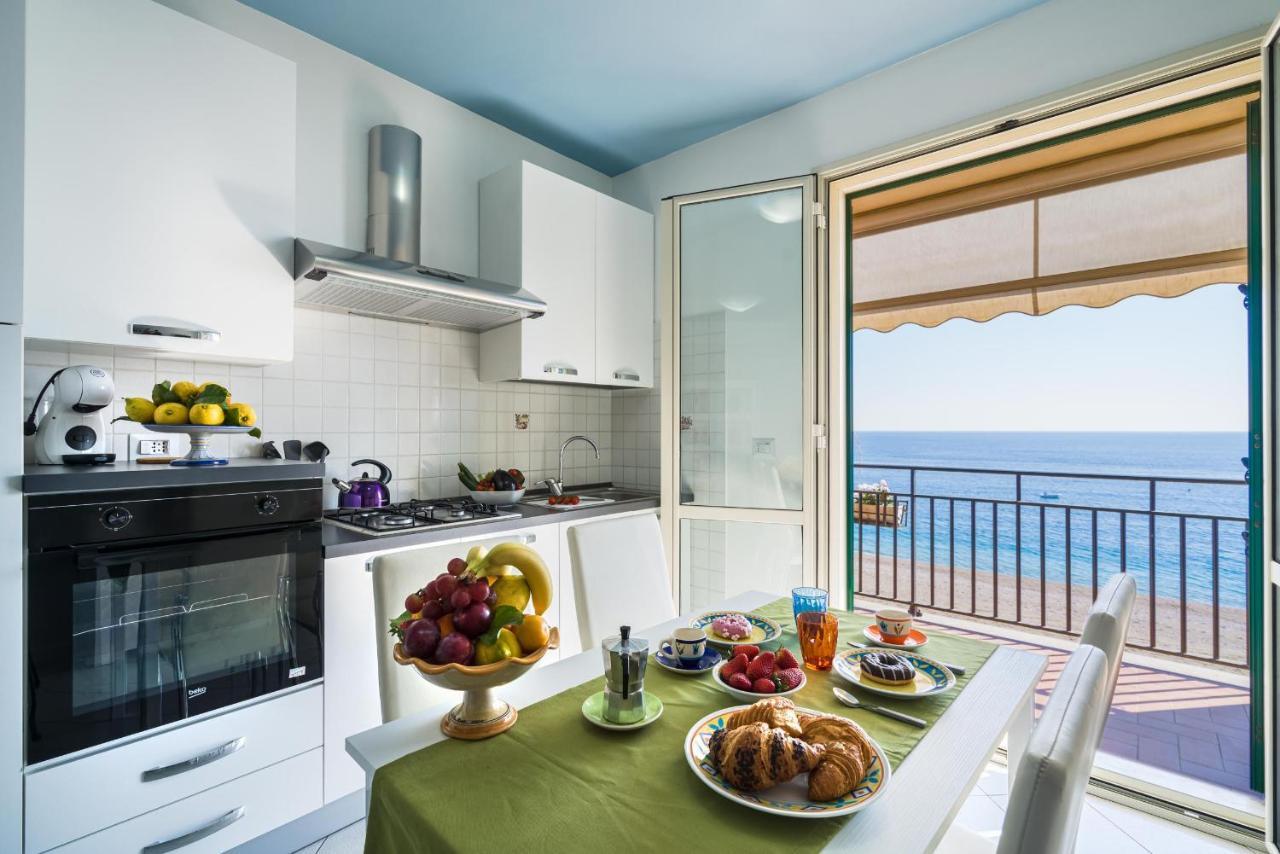 Loft Balcone Sul Mare Apartment Letojanni Exterior photo