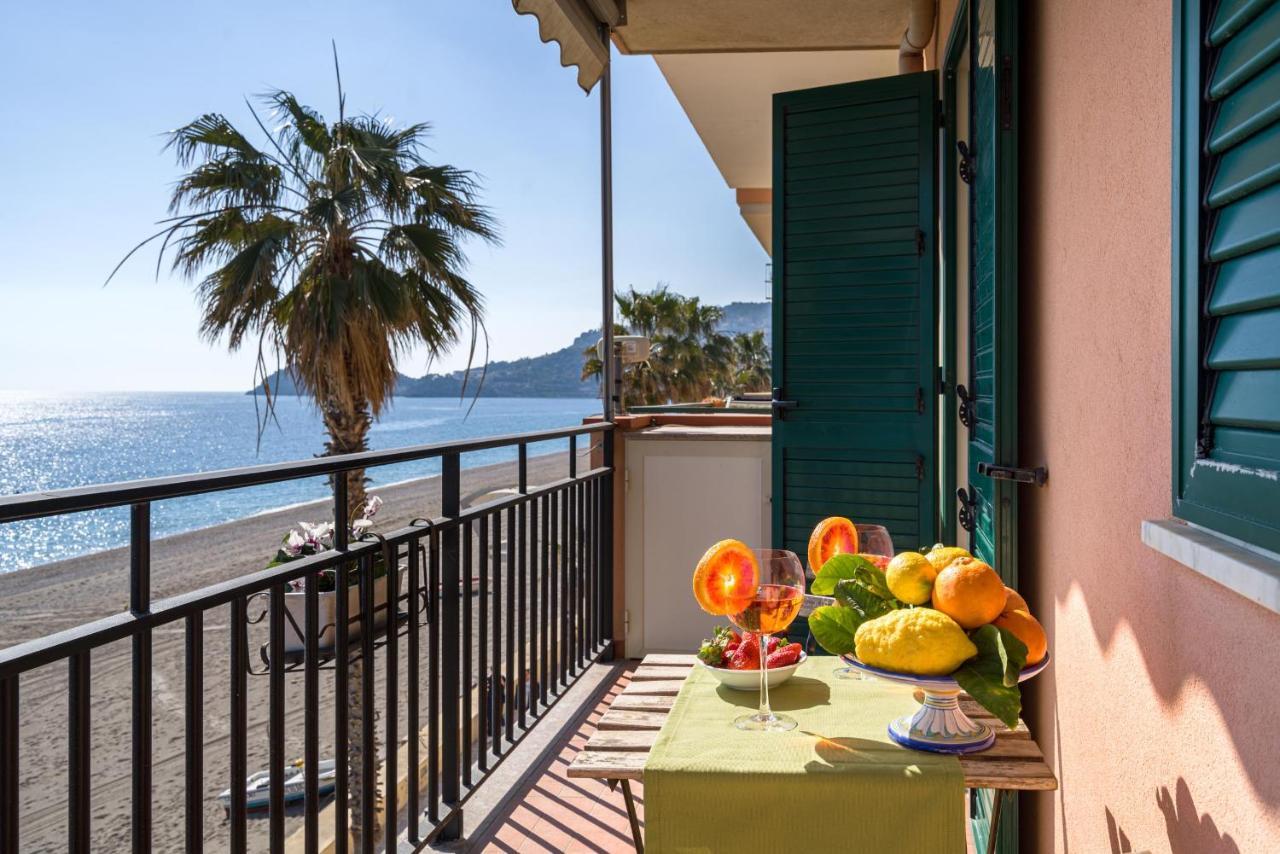 Loft Balcone Sul Mare Apartment Letojanni Exterior photo